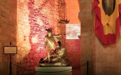 La cantina della Disfida a Barletta, Puglia. Conosciuta un tempo come Casa di Veleno, quest'antica locanda del centro storico fu teatro della Disfida di Barletta. Si trova nei sotterranei ...