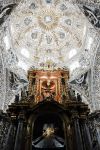 La Cappella del Rosario nella chiesa di San Domenico a Puebla, Messico. L'interno è completamente decorato da intagli dorati - © Alberto Loyo / Shutterstock.com