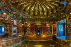 La Casa degli Specchi nel City Palace di Udaipur, Rajasthan, India. Lo Sheess Mahal venne costruito nel 1716 da Maharana Pratap per la moglie Maharani Ajabde - © Animesh Ray / Shutterstock.com ...