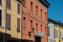 La Casa del Popolo di Brescello, uno dei luoghi simbolo dei fil di Don Camillo e Peppone - © Karl Allen Lugmayer / Shutterstock.com