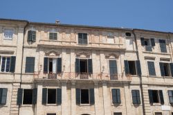La casa di Giacomo Leopardi nel centro storico di Recanati, Marche. Sorge al civico 14 di via Leopardi dove nel 1798 nacque il grande poeta italiano. Siamo nel rione di Monte Morello.


