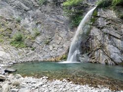 La cascata di Pracchiola nei pressi di Pontremoli, Lunigiana, nord della Toscana. Alta una trentina di metri, questa cascata si raggiunge attraverso un sentiero in circa 40 minuti di cammino.
  ...