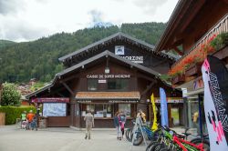 La cassa per i tickets della teelcabina Super-Morzine allo ski resort Portes du Soleil, Francia - © Julia Kuznetsova / Shutterstock.com