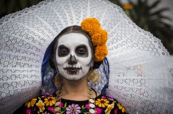 La Catrina è la figura tipica del Día de Muertos, crata alla fine del XIX secolo da un litografo messicano.
