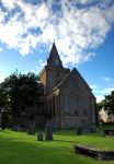 La cattedrale con l'antico cimitero di Dornoch, Scozia. Iniziata nel XIII° secolo, questa chiesa fu il tradizionale luogo di sepoltura dei conti di Sutherland: si dice che nel cimitero ...