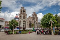 La cattedrale di Huaraz, Perù. La piazza su cui si affaccia questo luogo di culto è anche punto di ritrovo per gli abitanti - © Kanokratnok / Shutterstock.com