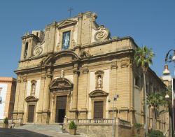 La cattedrale di Maria SS. del Soccorso a Sciacca, Sicilia. Il duomo sorge in piazza Don Minzoni e risale al XII° secolo. Fu fondato nel 1108 da Giuditta la Normanna, figlia del conte Ruggero, ...