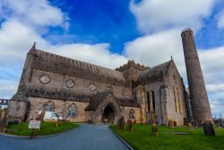 La cattedrale di San Canizio a Kilkenny, Irlanda. L'attuale edificio religioso venne edificato fra il 1202 e il 1285 ma sorge su una preesistente costruzione. La torre campanaria si eleva ...