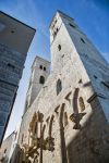 La Cattedrale di San Corrado a Molfetta, Puglia. E' la più grande chiesa a tre cupole in asse del romanico pugliese; fu edificata fra l'XI° e il XII° secolo.
