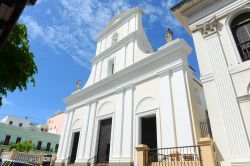 La cattedrale di San Giovanni Battista a San Juan, Porto Rico. Questo edificio religioso venne costruito nel 1521 e rappresenta la chiesa più antica degli Stati Uniti d'America.

 ...
