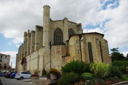 La cattedrale di San Pietro a Condom, Francia. Si tratta di un importante esempio di architettura tardogotica edificato agli inizi del cinquecento.
