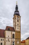 La cattedrale di Sankt Polten (Austria) dedicata all'Assunta. Domina il centro storico con il suo bel campanile.
