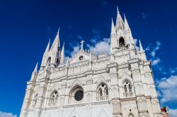 La cattedrale di Santa Ana nell'omonima cittadina di El Salvador, Centro America. Costruito agli inizi del XX° secolo, questo imponente edificio religioso è stato dedicato alla ...