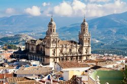 La cattedrale di Santa Iglesia a Jaen, Spagna, dall'alto. Realizzata a cavallo fra il 1500 e il 1600, la cattedrale si presenta con un mix di architettura in stile gotico, barocco e rinascimentale ...