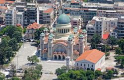 La cattedrale di Sant'Andrea a Patrasso (Grecia) vista dall'alto. La chiesa accoglie le reliquie ufficiali del santo nonostante sia stata costruita solo nel XIX° secolo.

