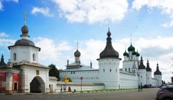 La cattedrale di Uspensky e il Cremlino di Rostov-on-Don, Russia - © Iakov Filimonov / Shutterstock.com