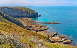 La celebre Costa di Granito Rosa in Bretagna (Francia): siamo nel paesino di Ploumanac'h, centro portuale francese nonché una delle località balneari più note di questo ...