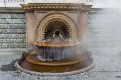 La celebre fonte termale La Bollente, simbolo di Acqui Terme, Piemonte. Di acqua ne sgorgano ben 560 litri al minuto.


