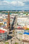 La centrale via Bauman e la Torre dell'Epifania nel centro di Kazan in Russia- © Maksym Deliyergiyev / Shutterstock.com