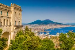 La Certosa di San Martino, la città di Napoli e il monte Vesuvio in Campania