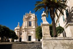 La chiesa barocca di San Giovanni a Modica in Sicilia. Su trova nel punto più alto della città