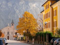 La chiesa dei Francescani a Mezzolombardo in Trentino - © www.pianarotaliana.it