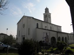 La Chiesa dei Santi Nicolò e Rocco a Villa del Bosco di Correzzola - © Threecharlie - CC BY-SA 3.0, Wikipedia