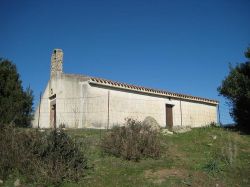 La Chiesa della Beata Vergine di Boloe a Benetutti in Sardegna - © acrissantu - CC BY-SA 4.0, Wikipedia