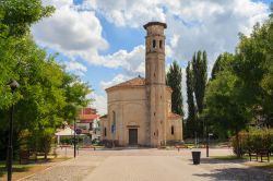 La chiesa della Santa Trinità a Pordenone, Friuli Venezia Giulia. Costruita nel XVI° secolo, è in stile gotico e neogotico.
