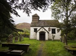 La chiesa della Vergine Maria a Capel-y-ffin nei pressi di Abergavenny, Galles, UK. Costruito nel 1762, questo grazioso edificio religioso è sorto sui resti di un precedente luogo di ...