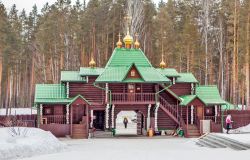 La chiesa dell'Icona della Madre di Dio a Ganina Yama a Ekaterinburg, Russia, fotografata in inverno con la neve - © Sergei Afanasev / Shutterstock.com