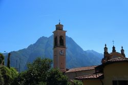 La chiesa di Costa Volpino in Lombardia, Lago d'Iseo