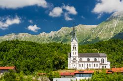 La chiesa di Dreznica sulle Alpi Giulie, comune di Caporetto, Slovenia.