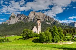 La chiesa di Fie allo Sciliar ( Vols am Schlern) in Trentino Alto Adige