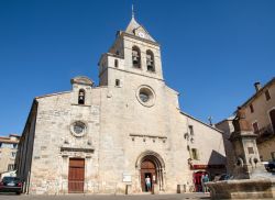 La chiesa di Notre Dame de la Tour a Sault, Vaucluse, Provenza (Francia) - © wjarek / Shutterstock.com