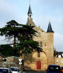 La Chiesa di Notre Dame in centro a Pontorson in Normandia, Francia - © Stevage, CC BY 2.5, Wikipedia