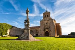 La chiesa di Our Lady of Miron a Soria, Spagna. Nuestra Seňora de la Mayor è stata costruita nel XVI° secolo e vanta un prezioso portale romanico.
