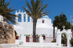 La chiesa di Panagia Pantanassa nella vecchia Chora dell'isola di Sikinos, Grecia.
