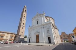 La Chiesa di S. Antonino Martire in centro a Ficarolo