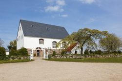 La chiesa di Saint Martins nel villaggio di Morsum, isola di Sylt, Germania. E' uno degli edifici storici dell'isola.

