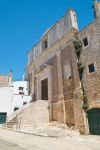 La chiesa di San Domenico nel borgo di Ceglie Messapica, Puglia. Edificata fra il 1534 e il 1570, la chiesa è annessa a un ex convento monacale dell'ordine domenicano.
