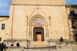 La chiesa di San Filippo Neri a Sulmona, Abruzzo.  Risale al XIV° secolo e si affaccia su Piazza Garibaldi. Appartiene a un convento dei padri Gesuiti; ha portale in stile gotico - TTL ...