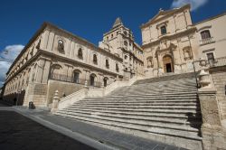 La Chiesa di San Francesco d'Assisi, a Noto, in tutta la sua eleganza senza tempo - annoverata tra gli edifici religiosi più importanti della città di Noto, la Chiesa di San ...