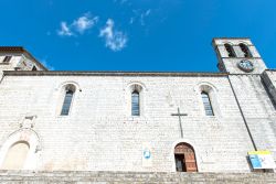 La Chiesa di San Francesco in centro a Piediluco in Umbria - © Roberta Canu / Shutterstock.com