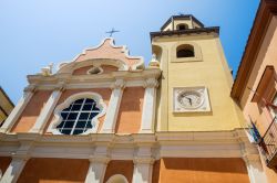 La chiesa di San Francesco nel centro storico di Sant'Agata de' Goti in Campania - © Geert Smet / Shutterstock.com