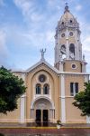 La chiesa di San Francisco de Asis a Casco Viejo, Panama City, America Centrale. Questa bella chiesa, sapientemente restaurata, si trova in Plaza Bolivar. All'interno vi sono opere d'arte ...