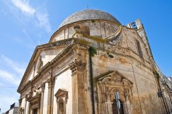 La chiesa di San Gioacchino a Ceglie Messapica, Puglia. L'edificio ha pianta ottagonale e la struttura richiama la forma del Pantheon.
