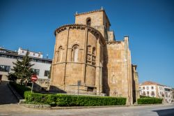 La chiesa di San Giovanni a Soria, Spagna. Siamo nella comunità autonoma di Castiglia e Leon, alla destra del fiume Duero.
