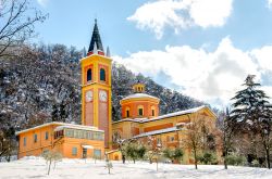 La Chiesa di San Martino a Casalecchio di Reno dopo una nevicata in inverno