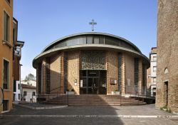 La chiesa di San Martino Urbano a Treviso, Veneto. Dell'antica cappella rimane oggi solo il campanile: l'edificio sacro fu infatti distrutto durante i bombardamenti del 1944. L'attuale ...